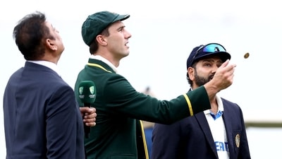 Australia's captain Pat Cummins (C) tosses the coin with India's captain Rohit Sharma (R). (AFP)