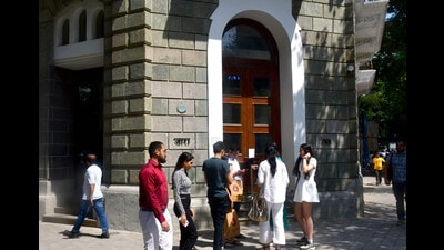 Despite leasing the entire ground and five-storied building, the company utilised only three floors to sell clothes, leaving the rest vacant . (Bhushan Koyande/HT Photo) Despite leasing the entire ground and five-storied building, the company utilised only three floors to sell clothes, leaving the rest vacant . (Bhushan Koyande/HT Photo)