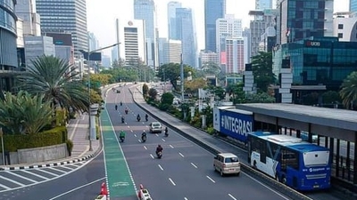 The pointed out that despite being twice as densely populated as Bengaluru, Jakarta has managed to develop dedicated bus and cycle lanes. (X/@cityaestheticss)