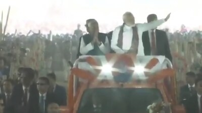 PM Narendra Modi chose to proceed in what looked like an impromptu road show, with Nitish Kumar by his side. (ANI) PM Narendra Modi chose to proceed in what looked like an impromptu road show, with Nitish Kumar by his side. (ANI)