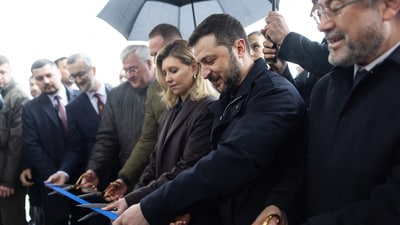 Ukraine President Volodymyr Zelenskyy (C) and First Lady of Ukraine, Olena Zelenska (CL) cutting the ribbon to inaugurate the new building of Ukrainian ambassy in Turkey. (AFP) Ukraine President Volodymyr Zelenskyy (C) and First Lady of Ukraine, Olena Zelenska (CL) cutting the ribbon to inaugurate the new building of Ukrainian ambassy in Turkey. (AFP)