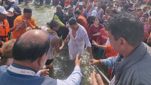Akshay Kumar taking a holy dip Akshay Kumar taking a holy dip