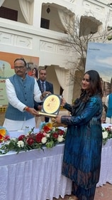 Pratibha Singh Baghel receiving Naushad Samman from Uttar Pradesh Deputy Chief Minister Brajesh Pathak in Lucknow (HT Photo) Pratibha Singh Baghel receiving Naushad Samman from Uttar Pradesh Deputy Chief Minister Brajesh Pathak in Lucknow (HT Photo)