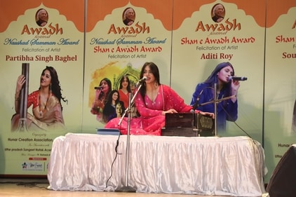 Singers Sakshi Taneja performing during the Naushad Samman ceremony (Photo: HT ) Singers Sakshi Taneja performing during the Naushad Samman ceremony (Photo: HT )