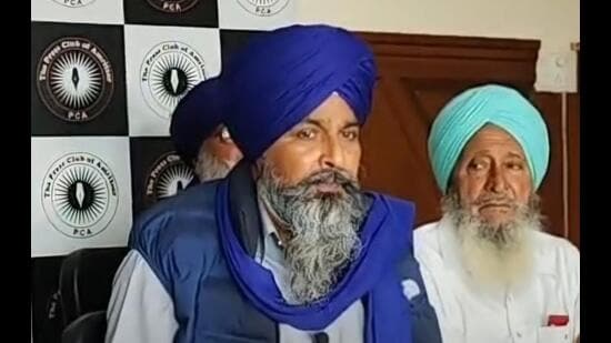 Kisan Mazdoor Morcha coordinator Sarwan Singh Pandher also warned against attempts to acquire farmers’ land forcibly. (Hindustan Times)