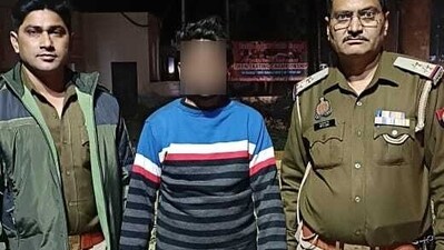 Police with the detained accused (x.com/meerutpolice) Police with the detained accused (x.com/meerutpolice)