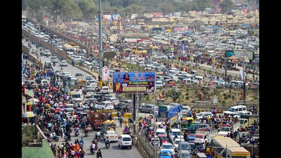 Pilgrims stuck in heavy traffic jam on the eve of Mahashivratri festival during the ongoing Mahakumbh Mela 2025, in Prayagraj, Tuesday (PTI) Pilgrims stuck in heavy traffic jam on the eve of Mahashivratri festival during the ongoing Mahakumbh Mela 2025, in Prayagraj, Tuesday (PTI)