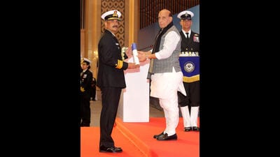 Rajnath Singh presented 32 medals to coast guard personnel for their gallantry and distinguished service. (HT PHOTO) Rajnath Singh presented 32 medals to coast guard personnel for their gallantry and distinguished service. (HT PHOTO)