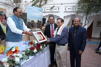 Uttar Pradesh Deputy Chief Minister Brajesh Pathak felicitating organiser Zafar Nabi Uttar Pradesh Deputy Chief Minister Brajesh Pathak felicitating organiser Zafar Nabi