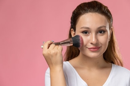 A touch of blush on the cheeks brings life and dimension back to your face. (Freepik) A touch of blush on the cheeks brings life and dimension back to your face. (Freepik)
