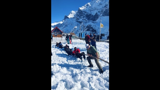 A tug of war on the occasion of the snow festival in Chandra Valley of Lahaul-Spiti on Tuesday. (Aqil Khan /HT)