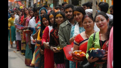 Devotees gather to offer prayers at Mankameshwar Temple in Lucknow on Mahashivratri. (Deepak Gupta/HT Photo) Devotees gather to offer prayers at Mankameshwar Temple in Lucknow on Mahashivratri. (Deepak Gupta/HT Photo)