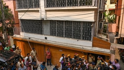 Deployment of police personnel was seen outside the house where 3 of family members found dead and 3 others injured in accident near Tangra Police Station in Kolkata, India, on Wednesday, February 19, 2025. (Samir Jana/ Hindustan Times) Deployment of police personnel was seen outside the house where 3 of family members found dead and 3 others injured in accident near Tangra Police Station in Kolkata, India, on Wednesday, February 19, 2025. (Samir Jana/ Hindustan Times)