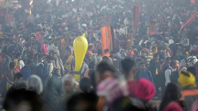 Devotees take ritualistic dips at the confluence of the rivers Ganges, Yamuna and mythical Saraswati on Shivratri, the final day of Maha Kumbh festival, in Prayagraj. (AP Photo/Rajesh Kumar Singh) Devotees take ritualistic dips at the confluence of the rivers Ganges, Yamuna and mythical Saraswati on Shivratri, the final day of Maha Kumbh festival, in Prayagraj. (AP Photo/Rajesh Kumar Singh)