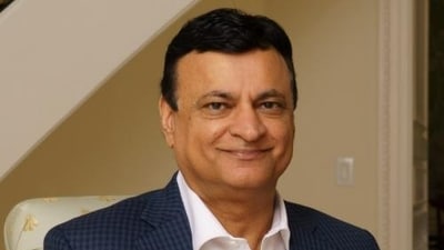 Raj Sardana moved to the US to pursue a master's degree. Raj Sardana moved to the US to pursue a master's degree.