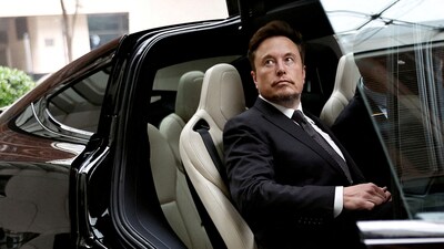 Elon Musk gave federal employees "another chance" to reply to his demand that they defend their positions or face termination on Tuesday, raising further concerns about their futures despite some Trump administration officials' advice that the request was voluntary. (REUTERS)