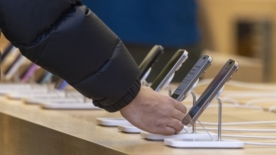 Apple has worked out a way to avoid a sales ban in Indonesia after it signed an agreement for investment in the country. (Bloomberg)
