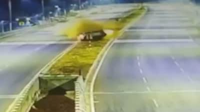 The 20-year-old driver of the car succumbed to his injuries while undergoing treatment. (X/@3Chandrayaan) The 20-year-old driver of the car succumbed to his injuries while undergoing treatment. (X/@3Chandrayaan)