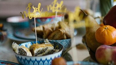Make DIY Eid Mubarak or Ramadan Mubarak stickers to add more fun to the Iftar celebrations. (Pexels) Make DIY Eid Mubarak or Ramadan Mubarak stickers to add more fun to the Iftar celebrations. (Pexels)