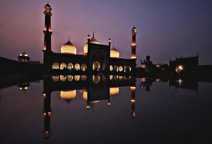 When Jama Masjid illuminates under the night sky of Delhi's spring season, it's truly a breathtaking sight! (Photo: Priyanshu Singh/Reuters)
