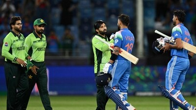 India's Virat Kohli (2R) and Axar Patel (R) shake hands with Pakistan's captain Mohammad Rizwan (C) and his teammates (AFP) India's Virat Kohli (2R) and Axar Patel (R) shake hands with Pakistan's captain Mohammad Rizwan (C) and his teammates (AFP)