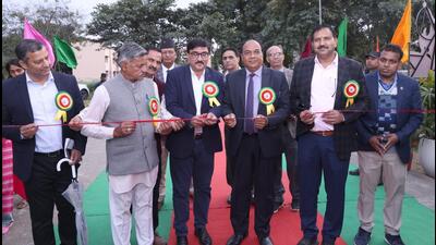 Chief guest Rajbir Singh cutting the ribbon at the inauguration of Dairy Mela. (HT Photo)