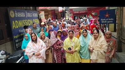 Former councillor Rimple Yadav, who is contesting from Ward 1, campaigned across Sikanderpur, DLF Phase 3, Nathupur, and Ambience Island on Thursday. (HT PHOTO) Former councillor Rimple Yadav, who is contesting from Ward 1, campaigned across Sikanderpur, DLF Phase 3, Nathupur, and Ambience Island on Thursday. (HT PHOTO)