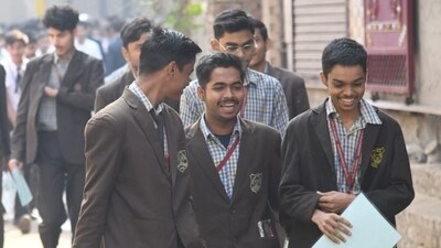 The CBSE Class 12 Chemistry exam 2025 was conducted from 10:30 AM to 1:30 PM. (Santosh Kumar) The CBSE Class 12 Chemistry exam 2025 was conducted from 10:30 AM to 1:30 PM. (Santosh Kumar)