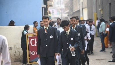 CBSE prohibited items like Mobile phones, Bluetooth devices, earphones, microphones, smartwatches, wallets, goggles, handbags, and pouches inside the exam centres. (Santosh Kumar) CBSE prohibited items like Mobile phones, Bluetooth devices, earphones, microphones, smartwatches, wallets, goggles, handbags, and pouches inside the exam centres. (Santosh Kumar)