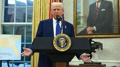 Donald Trump introduces $5 Million 'gold card' program for immigrant citizenship. (Photo by ANDREW CABALLERO-REYNOLDS / AFP) (AFP) Donald Trump introduces $5 Million 'gold card' program for immigrant citizenship. (Photo by ANDREW CABALLERO-REYNOLDS / AFP) (AFP)
