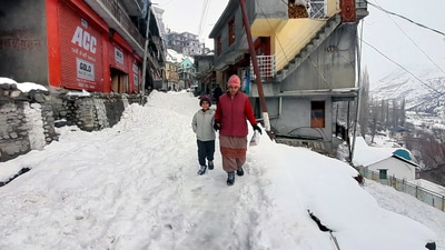 A woman walks with her child along a snow-covered road in Lahaul-Spiti on Thursday. Several roads in Himachal Pradesh were shut to traffic as light to moderate snowfall continued in isolated higher-altitude areas, while intermittent rain lashed the middle and lower hills. The Lahaul and Spiti Police issued an avalanche alert for the region on February 28. (HT Photo/Aqil Khan) A woman walks with her child along a snow-covered road in Lahaul-Spiti on Thursday. Several roads in Himachal Pradesh were shut to traffic as light to moderate snowfall continued in isolated higher-altitude areas, while intermittent rain lashed the middle and lower hills. The Lahaul and Spiti Police issued an avalanche alert for the region on February 28. (HT Photo/Aqil Khan)