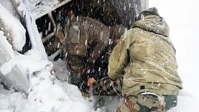 Concern over the safety of the trapped labours mounted as night fell on the snowbound slopes and rescue efforts came to a temporary halt. (ANI) Concern over the safety of the trapped labours mounted as night fell on the snowbound slopes and rescue efforts came to a temporary halt. (ANI)