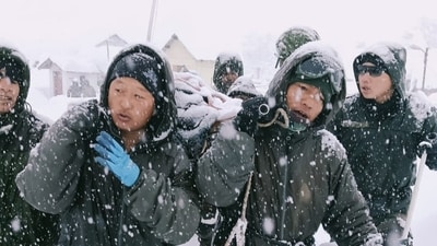 Uttarakhand avalanche: The army and ITBP have rescued 16 workers. Uttarakhand avalanche: The army and ITBP have rescued 16 workers.