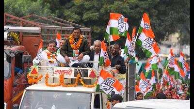 Congress leaders with Shyam Lal Bamaniya, Congress candidate from Ward 28 during a road show on the last day of election campaign in Gurugram on Friday. (HT PHOTO) Congress leaders with Shyam Lal Bamaniya, Congress candidate from Ward 28 during a road show on the last day of election campaign in Gurugram on Friday. (HT PHOTO)