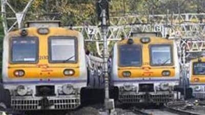 Mumbai... 02 May 2012.... News... Trains on all the tracks are halted due to the technical problem between Churchgate and Marine Lines station causing half an hour delay for local trains on Western Railway in the evening on Wednesday... HT photo by Mahendra Parikh (Hindustan Times) Mumbai... 02 May 2012.... News... Trains on all the tracks are halted due to the technical problem between Churchgate and Marine Lines station causing half an hour delay for local trains on Western Railway in the evening on Wednesday... HT photo by Mahendra Parikh (Hindustan Times)