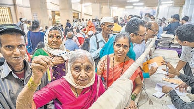 Mumbai, India - Feb. 15, 2024: 75 years old mill worker Bhagirathi Kadam showing their houses key, around 600 Bombay Dyeing mill workers getting their houses key at Bandra in Mumbai, India, on Thursday, February 15, 2024. (Photo by Satish Bate/ Hindustan Times) (Hindustan Times)