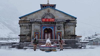 Security personnel stand guard at the Kedarnath Jyotirlinga Temple in Uttarakhand’s Rudraprayag district amid fresh snowfall on Thursday, February 27, 2025 with a new spell of rain hitting parts of Uttarakhand’s capital, Dehradun (PTI) Security personnel stand guard at the Kedarnath Jyotirlinga Temple in Uttarakhand’s Rudraprayag district amid fresh snowfall on Thursday, February 27, 2025 with a new spell of rain hitting parts of Uttarakhand’s capital, Dehradun (PTI)