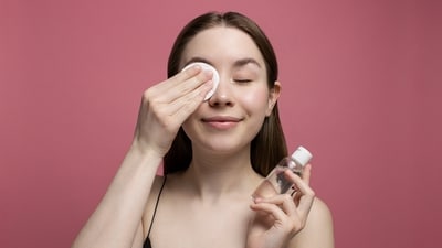 7-Skin Method involves applying up to seven thin layers of toner between your cleanser and moisturizer 7-Skin Method involves applying up to seven thin layers of toner between your cleanser and moisturizer