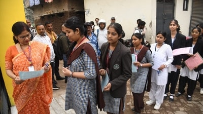 Students who will appear for CBSE Class 10 Hindi exam showing their admit card at St. Dominic savio's high school Danapur in patna (Santosh Kumar ) Students who will appear for CBSE Class 10 Hindi exam showing their admit card at St. Dominic savio's high school Danapur in patna (Santosh Kumar )