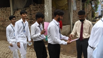CBSE Class 10 Hindi paper today. Students outside St. Dominic savio's high school Danapur in patna. (Santosh Kumar ) CBSE Class 10 Hindi paper today. Students outside St. Dominic savio's high school Danapur in patna. (Santosh Kumar )