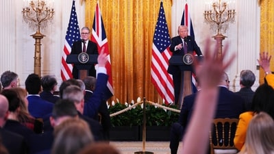 UK PM Keir Starmer met Donald Trump to plead for a US backstop to any Ukraine ceasefire, insisting it would be the only way to stop Russia's Vladimir Putin from invading again. (AFP)