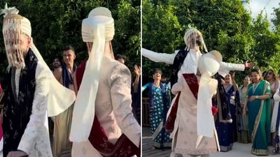 Both grooms were seen joyfully dancing to the beats of the dhol. (Instagram/@aka_naach) Both grooms were seen joyfully dancing to the beats of the dhol. (Instagram/@aka_naach)