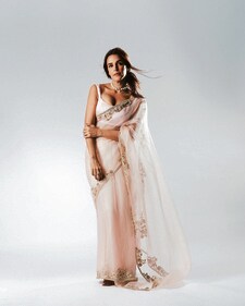 Outfit: Bruhi Pant | Neha is wearing the Itr Anaavi organza saree in powder pink, adorned with safed resham, badla work, pearls, and sequins. (Photo: Sarang Gupta) Outfit: Bruhi Pant | Neha is wearing the Itr Anaavi organza saree in powder pink, adorned with safed resham, badla work, pearls, and sequins. (Photo: Sarang Gupta)
