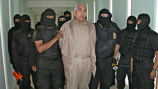 Members of the Federal Preventive Police guard drug trafficker Rafael Caro Quintero (C) after an operation at the Puente Grande prison in Guadalajara, Jalisco, on January 29, 2005. (AFP PHOTO / MEXICAN FEDERAL PREVENTIVE POLICE)