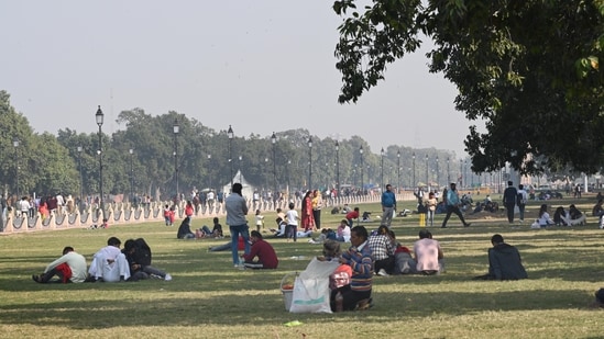 Weather updates highlights: Visitors enjoys pleasant weather at Kartavya Path in New Delhi, India. (File)