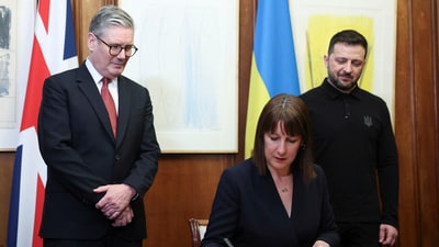 Britain's Chancellor of the Exchequer Rachel Reeves, front, signs a document of defence lend for Ukraine on the day she holds a video conference meeting with Ukraine's Finance Minister Sergii Marchenko, as British Prime Minister Keir Starmer, left, and Ukrainian President Volodymyr Zelenskiyy, right, stand in London, England, March 1, 2025. (AP) Britain's Chancellor of the Exchequer Rachel Reeves, front, signs a document of defence lend for Ukraine on the day she holds a video conference meeting with Ukraine's Finance Minister Sergii Marchenko, as British Prime Minister Keir Starmer, left, and Ukrainian President Volodymyr Zelenskiyy, right, stand in London, England, March 1, 2025. (AP)