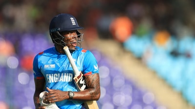 Jofra Archer tried to put up a solid fight with the bat and scored 25 runs which was laced with four boundaries. (REUTERS)