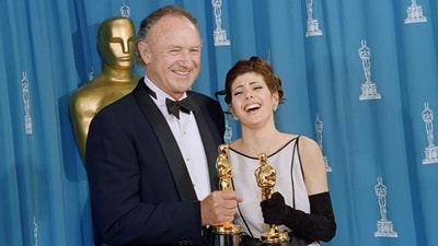 This photograph taken on March 29, 1993, shows US actor Gene Hackman (L) and US actress Marisa Tomei posing with their oscars shortly after being respectively awarded best supporting actor and best supporting actress in Los Angeles. Oscar-winning US actor Gene Hackman and his wife Betsy Arakawa have been found dead inside their home in New Mexico, media outlets reported on February 27, 2025. Santa Fe County Sheriff Adan Mendoza said the couple were found dead the day before afternoon, adding that there was no immediate indication of foul play, according to the Santa Fe New Mexican, Variety and Sky News. (Photo by Scott FLYNN / AFP) (AFP) This photograph taken on March 29, 1993, shows US actor Gene Hackman (L) and US actress Marisa Tomei posing with their oscars shortly after being respectively awarded best supporting actor and best supporting actress in Los Angeles. Oscar-winning US actor Gene Hackman and his wife Betsy Arakawa have been found dead inside their home in New Mexico, media outlets reported on February 27, 2025. Santa Fe County Sheriff Adan Mendoza said the couple were found dead the day before afternoon, adding that there was no immediate indication of foul play, according to the Santa Fe New Mexican, Variety and Sky News. (Photo by Scott FLYNN / AFP) (AFP)