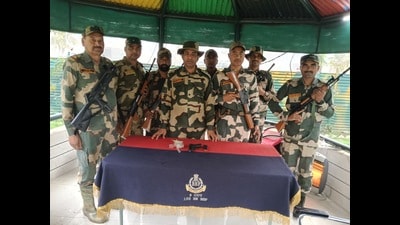 The Border Security Force (BSF) recovered a pistol and a consignment of heroin during a search operation in the border areas of the Ferozepur district. (HT Photo)