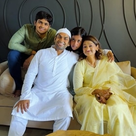 Sharib Hashmi with wife Nasreen Hashmi, daughter Inaaya and son Shayaan (far left)